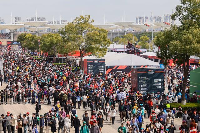 华体会hth体育官网入口-“妈妈是我们心中的超人！” F1决赛日20余位城市骑士受邀观赛